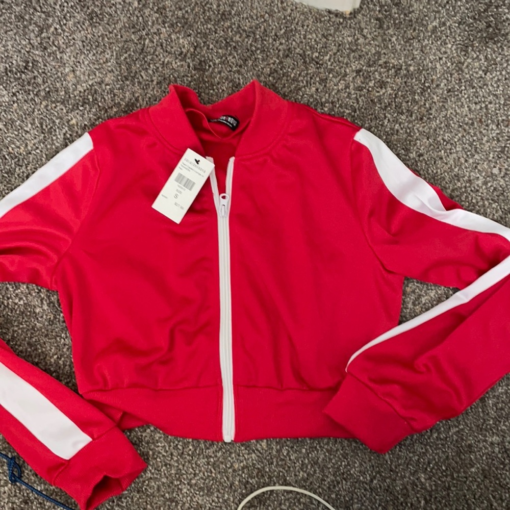 FasionNova cropped red and white zip-up.New w/ tag